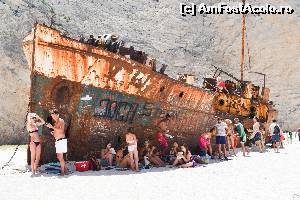 [P06] Epava de pe plaja Navagio. Vasul a naufragiat in 1983 si era plin de droguri si tigari de contrabanda. Echipa de pe vas a parasit nava cu o barca pentru a-si salva viata. Nu au fost prinsi nici acum.  » foto by Ramona023
 - 
<span class="allrVoted glyphicon glyphicon-heart hidden" id="av649716"></span>
<a class="m-l-10 hidden" id="sv649716" onclick="voting_Foto_DelVot(,649716,872)" role="button">șterge vot <span class="glyphicon glyphicon-remove"></span></a>
<a id="v9649716" class=" c-red"  onclick="voting_Foto_SetVot(649716)" role="button"><span class="glyphicon glyphicon-heart-empty"></span> <b>LIKE</b> = Votează poza</a> <img class="hidden"  id="f649716W9" src="/imagini/loader.gif" border="0" /><span class="AjErrMes hidden" id="e649716ErM"></span>
