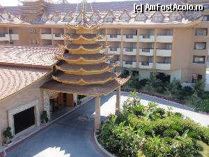 [P01] intrarea în hotel văzută de pe unul din balcoane » foto by tadaniela
 - 
<span class="allrVoted glyphicon glyphicon-heart hidden" id="av394014"></span>
<a class="m-l-10 hidden" id="sv394014" onclick="voting_Foto_DelVot(,394014,880)" role="button">șterge vot <span class="glyphicon glyphicon-remove"></span></a>
<a id="v9394014" class=" c-red"  onclick="voting_Foto_SetVot(394014)" role="button"><span class="glyphicon glyphicon-heart-empty"></span> <b>LIKE</b> = Votează poza</a> <img class="hidden"  id="f394014W9" src="/imagini/loader.gif" border="0" /><span class="AjErrMes hidden" id="e394014ErM"></span>