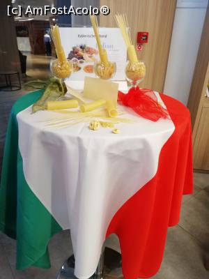 [P23] Seara italieneasca » foto by fredutza
 - 
<span class="allrVoted glyphicon glyphicon-heart hidden" id="av1074061"></span>
<a class="m-l-10 hidden" id="sv1074061" onclick="voting_Foto_DelVot(,1074061,881)" role="button">șterge vot <span class="glyphicon glyphicon-remove"></span></a>
<a id="v91074061" class=" c-red"  onclick="voting_Foto_SetVot(1074061)" role="button"><span class="glyphicon glyphicon-heart-empty"></span> <b>LIKE</b> = Votează poza</a> <img class="hidden"  id="f1074061W9" src="/imagini/loader.gif" border="0" /><span class="AjErrMes hidden" id="e1074061ErM"></span>