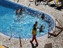 [P09] copii joaca polo in piscina din fata hotelului, supravegheati de 1 dintre animatori  » foto by marietutza
 - 
<span class="allrVoted glyphicon glyphicon-heart hidden" id="av8514"></span>
<a class="m-l-10 hidden" id="sv8514" onclick="voting_Foto_DelVot(,8514,893)" role="button">șterge vot <span class="glyphicon glyphicon-remove"></span></a>
<a id="v98514" class=" c-red"  onclick="voting_Foto_SetVot(8514)" role="button"><span class="glyphicon glyphicon-heart-empty"></span> <b>LIKE</b> = Votează poza</a> <img class="hidden"  id="f8514W9" src="/imagini/loader.gif" border="0" /><span class="AjErrMes hidden" id="e8514ErM"></span>