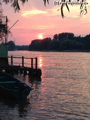 [P01] Apus de soare de pe ponton la pensiunea puiu » foto by Tibaciu
 - 
<span class="allrVoted glyphicon glyphicon-heart hidden" id="av550709"></span>
<a class="m-l-10 hidden" id="sv550709" onclick="voting_Foto_DelVot(,550709,928)" role="button">șterge vot <span class="glyphicon glyphicon-remove"></span></a>
<a id="v9550709" class=" c-red"  onclick="voting_Foto_SetVot(550709)" role="button"><span class="glyphicon glyphicon-heart-empty"></span> <b>LIKE</b> = Votează poza</a> <img class="hidden"  id="f550709W9" src="/imagini/loader.gif" border="0" /><span class="AjErrMes hidden" id="e550709ErM"></span>