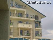 [P01] balconul camerei noastre cu vedere la mare, la penultimul etaj, al doilea din dreapta. » foto by nicole33
 - 
<span class="allrVoted glyphicon glyphicon-heart hidden" id="av226919"></span>
<a class="m-l-10 hidden" id="sv226919" onclick="voting_Foto_DelVot(,226919,93)" role="button">șterge vot <span class="glyphicon glyphicon-remove"></span></a>
<a id="v9226919" class=" c-red"  onclick="voting_Foto_SetVot(226919)" role="button"><span class="glyphicon glyphicon-heart-empty"></span> <b>LIKE</b> = Votează poza</a> <img class="hidden"  id="f226919W9" src="/imagini/loader.gif" border="0" /><span class="AjErrMes hidden" id="e226919ErM"></span>