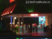 [P14] jumătate din Bella Bar (Pool Bar) seara. Cealaltă jumătate de bar era lipita spate în spate. » foto by nicole33
 - 
<span class="allrVoted glyphicon glyphicon-heart hidden" id="av226934"></span>
<a class="m-l-10 hidden" id="sv226934" onclick="voting_Foto_DelVot(,226934,93)" role="button">șterge vot <span class="glyphicon glyphicon-remove"></span></a>
<a id="v9226934" class=" c-red"  onclick="voting_Foto_SetVot(226934)" role="button"><span class="glyphicon glyphicon-heart-empty"></span> <b>LIKE</b> = Votează poza</a> <img class="hidden"  id="f226934W9" src="/imagini/loader.gif" border="0" /><span class="AjErrMes hidden" id="e226934ErM"></span>