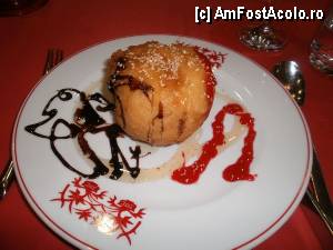 [P35] Deep fried icecream. Poate nu arata cine stie ce bulgarele acesta de inghetata 'prajita', dar a fost fantastic - a fost prima data cand am mancat asa ceva, poate din aceasta cauza am fost asa impresionat.  » foto by genicon
 - 
<span class="allrVoted glyphicon glyphicon-heart hidden" id="av339189"></span>
<a class="m-l-10 hidden" id="sv339189" onclick="voting_Foto_DelVot(,339189,93)" role="button">șterge vot <span class="glyphicon glyphicon-remove"></span></a>
<a id="v9339189" class=" c-red"  onclick="voting_Foto_SetVot(339189)" role="button"><span class="glyphicon glyphicon-heart-empty"></span> <b>LIKE</b> = Votează poza</a> <img class="hidden"  id="f339189W9" src="/imagini/loader.gif" border="0" /><span class="AjErrMes hidden" id="e339189ErM"></span>