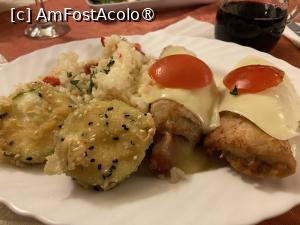 [P46] Pensiunea Domnescu, Sălişte - muşchi sibian cu garnitură de orez şi cartofi la cuptor » foto by nicole33
 - 
<span class="allrVoted glyphicon glyphicon-heart hidden" id="av1406998"></span>
<a class="m-l-10 hidden" id="sv1406998" onclick="voting_Foto_DelVot(,1406998,956)" role="button">șterge vot <span class="glyphicon glyphicon-remove"></span></a>
<a id="v91406998" class=" c-red"  onclick="voting_Foto_SetVot(1406998)" role="button"><span class="glyphicon glyphicon-heart-empty"></span> <b>LIKE</b> = Votează poza</a> <img class="hidden"  id="f1406998W9" src="/imagini/loader.gif" border="0" /><span class="AjErrMes hidden" id="e1406998ErM"></span>