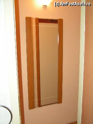 [P18] Ralitsa - oglinda de pe hol » foto by ionescunic
 - 
<span class="allrVoted glyphicon glyphicon-heart hidden" id="av359570"></span>
<a class="m-l-10 hidden" id="sv359570" onclick="voting_Foto_DelVot(,359570,976)" role="button">șterge vot <span class="glyphicon glyphicon-remove"></span></a>
<a id="v9359570" class=" c-red"  onclick="voting_Foto_SetVot(359570)" role="button"><span class="glyphicon glyphicon-heart-empty"></span> <b>LIKE</b> = Votează poza</a> <img class="hidden"  id="f359570W9" src="/imagini/loader.gif" border="0" /><span class="AjErrMes hidden" id="e359570ErM"></span>