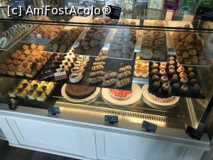 [P10] Cofetărie lobby » foto by ana anghel
 - 
<span class="allrVoted glyphicon glyphicon-heart hidden" id="av1078809"></span>
<a class="m-l-10 hidden" id="sv1078809" onclick="voting_Foto_DelVot(,1078809,1003)" role="button">șterge vot <span class="glyphicon glyphicon-remove"></span></a>
<a id="v91078809" class=" c-red"  onclick="voting_Foto_SetVot(1078809)" role="button"><span class="glyphicon glyphicon-heart-empty"></span> <b>LIKE</b> = Votează poza</a> <img class="hidden"  id="f1078809W9" src="/imagini/loader.gif" border="0" /><span class="AjErrMes hidden" id="e1078809ErM"></span>