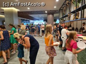 [P06] Coada la mancare in restaurant » foto by crdkrp
 - 
<span class="allrVoted glyphicon glyphicon-heart hidden" id="av1320123"></span>
<a class="m-l-10 hidden" id="sv1320123" onclick="voting_Foto_DelVot(,1320123,1003)" role="button">șterge vot <span class="glyphicon glyphicon-remove"></span></a>
<a id="v91320123" class=" c-red"  onclick="voting_Foto_SetVot(1320123)" role="button"><span class="glyphicon glyphicon-heart-empty"></span> <b>LIKE</b> = Votează poza</a> <img class="hidden"  id="f1320123W9" src="/imagini/loader.gif" border="0" /><span class="AjErrMes hidden" id="e1320123ErM"></span>