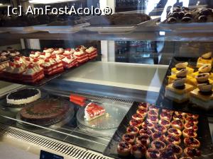 [P05] Vitrină cofetărie » foto by Daniela.t
 - 
<span class="allrVoted glyphicon glyphicon-heart hidden" id="av1140081"></span>
<a class="m-l-10 hidden" id="sv1140081" onclick="voting_Foto_DelVot(,1140081,1003)" role="button">șterge vot <span class="glyphicon glyphicon-remove"></span></a>
<a id="v91140081" class=" c-red"  onclick="voting_Foto_SetVot(1140081)" role="button"><span class="glyphicon glyphicon-heart-empty"></span> <b>LIKE</b> = Votează poza</a> <img class="hidden"  id="f1140081W9" src="/imagini/loader.gif" border="0" /><span class="AjErrMes hidden" id="e1140081ErM"></span>