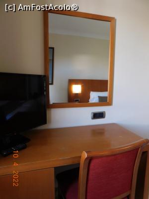 [P14] Hotel Principe Paz, birou/toaletă » foto by irinad
 - 
<span class="allrVoted glyphicon glyphicon-heart hidden" id="av1299024"></span>
<a class="m-l-10 hidden" id="sv1299024" onclick="voting_Foto_DelVot(,1299024,1036)" role="button">șterge vot <span class="glyphicon glyphicon-remove"></span></a>
<a id="v91299024" class=" c-red"  onclick="voting_Foto_SetVot(1299024)" role="button"><span class="glyphicon glyphicon-heart-empty"></span> <b>LIKE</b> = Votează poza</a> <img class="hidden"  id="f1299024W9" src="/imagini/loader.gif" border="0" /><span class="AjErrMes hidden" id="e1299024ErM"></span>