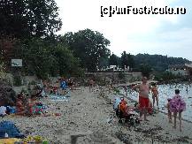 [P03] Plaja publica. In plan indepartat se vede plaja privata a hotelului (sus pe terasa) » foto by nelutu
 - 
<span class="allrVoted glyphicon glyphicon-heart hidden" id="av302160"></span>
<a class="m-l-10 hidden" id="sv302160" onclick="voting_Foto_DelVot(,302160,1040)" role="button">șterge vot <span class="glyphicon glyphicon-remove"></span></a>
<a id="v9302160" class=" c-red"  onclick="voting_Foto_SetVot(302160)" role="button"><span class="glyphicon glyphicon-heart-empty"></span> <b>LIKE</b> = Votează poza</a> <img class="hidden"  id="f302160W9" src="/imagini/loader.gif" border="0" /><span class="AjErrMes hidden" id="e302160ErM"></span>