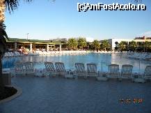 [P22] relax pool si in stanga o parte din terasa restaurantului principal. in dreapta este receptia iar deasupra ei, ca un castel, este aquaparkul » foto by bitnic
 - 
<span class="allrVoted glyphicon glyphicon-heart hidden" id="av33983"></span>
<a class="m-l-10 hidden" id="sv33983" onclick="voting_Foto_DelVot(,33983,1101)" role="button">șterge vot <span class="glyphicon glyphicon-remove"></span></a>
<a id="v933983" class=" c-red"  onclick="voting_Foto_SetVot(33983)" role="button"><span class="glyphicon glyphicon-heart-empty"></span> <b>LIKE</b> = Votează poza</a> <img class="hidden"  id="f33983W9" src="/imagini/loader.gif" border="0" /><span class="AjErrMes hidden" id="e33983ErM"></span>