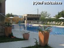 [P01] piscina hotelului si pool barul » foto by Delphinash
 - 
<span class="allrVoted glyphicon glyphicon-heart hidden" id="av21166"></span>
<a class="m-l-10 hidden" id="sv21166" onclick="voting_Foto_DelVot(,21166,1144)" role="button">șterge vot <span class="glyphicon glyphicon-remove"></span></a>
<a id="v921166" class=" c-red"  onclick="voting_Foto_SetVot(21166)" role="button"><span class="glyphicon glyphicon-heart-empty"></span> <b>LIKE</b> = Votează poza</a> <img class="hidden"  id="f21166W9" src="/imagini/loader.gif" border="0" /><span class="AjErrMes hidden" id="e21166ErM"></span>
