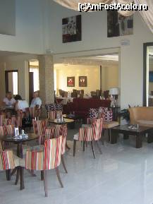 [P03] in spate se vede restaurantul iar in fata e un loc pt servit o cafea... » foto by Delphinash
 - 
<span class="allrVoted glyphicon glyphicon-heart hidden" id="av21168"></span>
<a class="m-l-10 hidden" id="sv21168" onclick="voting_Foto_DelVot(,21168,1144)" role="button">șterge vot <span class="glyphicon glyphicon-remove"></span></a>
<a id="v921168" class=" c-red"  onclick="voting_Foto_SetVot(21168)" role="button"><span class="glyphicon glyphicon-heart-empty"></span> <b>LIKE</b> = Votează poza</a> <img class="hidden"  id="f21168W9" src="/imagini/loader.gif" border="0" /><span class="AjErrMes hidden" id="e21168ErM"></span>
