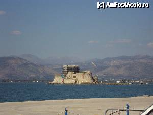 [P15] Bourtzi, impresionanta cetate aflată la 600 m de ţărm.  » foto by Carmen Ion
 - 
<span class="allrVoted glyphicon glyphicon-heart hidden" id="av689412"></span>
<a class="m-l-10 hidden" id="sv689412" onclick="voting_Foto_DelVot(,689412,1167)" role="button">șterge vot <span class="glyphicon glyphicon-remove"></span></a>
<a id="v9689412" class=" c-red"  onclick="voting_Foto_SetVot(689412)" role="button"><span class="glyphicon glyphicon-heart-empty"></span> <b>LIKE</b> = Votează poza</a> <img class="hidden"  id="f689412W9" src="/imagini/loader.gif" border="0" /><span class="AjErrMes hidden" id="e689412ErM"></span>