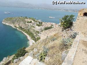 [P02] 3 în 1: de sus, de la Palamidi, se observă în depărtare cetatea Bourtzi şi Akronafplia pe peninsula din faţă » foto by irinad
 - 
<span class="allrVoted glyphicon glyphicon-heart hidden" id="av678583"></span>
<a class="m-l-10 hidden" id="sv678583" onclick="voting_Foto_DelVot(,678583,1167)" role="button">șterge vot <span class="glyphicon glyphicon-remove"></span></a>
<a id="v9678583" class=" c-red"  onclick="voting_Foto_SetVot(678583)" role="button"><span class="glyphicon glyphicon-heart-empty"></span> <b>LIKE</b> = Votează poza</a> <img class="hidden"  id="f678583W9" src="/imagini/loader.gif" border="0" /><span class="AjErrMes hidden" id="e678583ErM"></span>