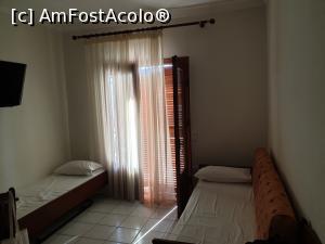[P04] sufrageria din care apoi a fost luat patul din stanga si plasata masa cu scaune - Hotel ARGO – Siviri – Kassandra – Halkidiki » foto by Sache
 - 
<span class="allrVoted glyphicon glyphicon-heart hidden" id="av1102730"></span>
<a class="m-l-10 hidden" id="sv1102730" onclick="voting_Foto_DelVot(,1102730,1193)" role="button">șterge vot <span class="glyphicon glyphicon-remove"></span></a>
<a id="v91102730" class=" c-red"  onclick="voting_Foto_SetVot(1102730)" role="button"><span class="glyphicon glyphicon-heart-empty"></span> <b>LIKE</b> = Votează poza</a> <img class="hidden"  id="f1102730W9" src="/imagini/loader.gif" border="0" /><span class="AjErrMes hidden" id="e1102730ErM"></span>