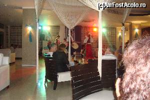 [P47] spectacol in lobby -bar -Seara greceasca cu dansatori profesionisti » foto by danadana*
 - 
<span class="allrVoted glyphicon glyphicon-heart hidden" id="av539071"></span>
<a class="m-l-10 hidden" id="sv539071" onclick="voting_Foto_DelVot(,539071,1198)" role="button">șterge vot <span class="glyphicon glyphicon-remove"></span></a>
<a id="v9539071" class=" c-red"  onclick="voting_Foto_SetVot(539071)" role="button"><span class="glyphicon glyphicon-heart-empty"></span> <b>LIKE</b> = Votează poza</a> <img class="hidden"  id="f539071W9" src="/imagini/loader.gif" border="0" /><span class="AjErrMes hidden" id="e539071ErM"></span>