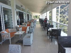 [P22] Terasa hotelului - preferată seara mai mult de fumători, dar... nu numai!  » foto by gettyy
 - 
<span class="allrVoted glyphicon glyphicon-heart hidden" id="av666500"></span>
<a class="m-l-10 hidden" id="sv666500" onclick="voting_Foto_DelVot(,666500,1198)" role="button">șterge vot <span class="glyphicon glyphicon-remove"></span></a>
<a id="v9666500" class=" c-red"  onclick="voting_Foto_SetVot(666500)" role="button"><span class="glyphicon glyphicon-heart-empty"></span> <b>LIKE</b> = Votează poza</a> <img class="hidden"  id="f666500W9" src="/imagini/loader.gif" border="0" /><span class="AjErrMes hidden" id="e666500ErM"></span>