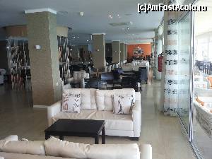 [P23] Lobby bar, dintr-un alt unghi » foto by gettyy
 - 
<span class="allrVoted glyphicon glyphicon-heart hidden" id="av666502"></span>
<a class="m-l-10 hidden" id="sv666502" onclick="voting_Foto_DelVot(,666502,1198)" role="button">șterge vot <span class="glyphicon glyphicon-remove"></span></a>
<a id="v9666502" class=" c-red"  onclick="voting_Foto_SetVot(666502)" role="button"><span class="glyphicon glyphicon-heart-empty"></span> <b>LIKE</b> = Votează poza</a> <img class="hidden"  id="f666502W9" src="/imagini/loader.gif" border="0" /><span class="AjErrMes hidden" id="e666502ErM"></span>