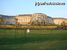 [P13] hotelul vazut de la terenul de tenis » foto by blueray21
 - 
<span class="allrVoted glyphicon glyphicon-heart hidden" id="av141847"></span>
<a class="m-l-10 hidden" id="sv141847" onclick="voting_Foto_DelVot(,141847,1223)" role="button">șterge vot <span class="glyphicon glyphicon-remove"></span></a>
<a id="v9141847" class=" c-red"  onclick="voting_Foto_SetVot(141847)" role="button"><span class="glyphicon glyphicon-heart-empty"></span> <b>LIKE</b> = Votează poza</a> <img class="hidden"  id="f141847W9" src="/imagini/loader.gif" border="0" /><span class="AjErrMes hidden" id="e141847ErM"></span>
