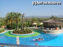 [P23] piscina de la vile si barul. spre deosebire de piscina principala a hotelului si cea de pe plaja aici muzica era diferita - de relaxare si in tot timpul in surdina.. Barmanul era foarte amabil si se plimba f des pe terasele vilelor sa debaraseze si sa intrebe daca mai dorim ceva » foto by blueray21
 - 
<span class="allrVoted glyphicon glyphicon-heart hidden" id="av141866"></span>
<a class="m-l-10 hidden" id="sv141866" onclick="voting_Foto_DelVot(,141866,1223)" role="button">șterge vot <span class="glyphicon glyphicon-remove"></span></a>
<a id="v9141866" class=" c-red"  onclick="voting_Foto_SetVot(141866)" role="button"><span class="glyphicon glyphicon-heart-empty"></span> <b>LIKE</b> = Votează poza</a> <img class="hidden"  id="f141866W9" src="/imagini/loader.gif" border="0" /><span class="AjErrMes hidden" id="e141866ErM"></span>