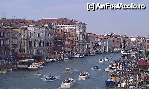 [P12] Canal Grande vazut de pe podul Rialto. Venetia, Italia.  » foto by traian.leuca †
 - 
<span class="allrVoted glyphicon glyphicon-heart hidden" id="av404851"></span>
<a class="m-l-10 hidden" id="sv404851" onclick="voting_Foto_DelVot(,404851,1229)" role="button">șterge vot <span class="glyphicon glyphicon-remove"></span></a>
<a id="v9404851" class=" c-red"  onclick="voting_Foto_SetVot(404851)" role="button"><span class="glyphicon glyphicon-heart-empty"></span> <b>LIKE</b> = Votează poza</a> <img class="hidden"  id="f404851W9" src="/imagini/loader.gif" border="0" /><span class="AjErrMes hidden" id="e404851ErM"></span>