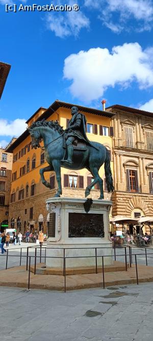 [P18] Statuia ecvestră a lui Cosimo I. » foto by tata123 🔱
 - 
<span class="allrVoted glyphicon glyphicon-heart hidden" id="av1502177"></span>
<a class="m-l-10 hidden" id="sv1502177" onclick="voting_Foto_DelVot(,1502177,1230)" role="button">șterge vot <span class="glyphicon glyphicon-remove"></span></a>
<a id="v91502177" class=" c-red"  onclick="voting_Foto_SetVot(1502177)" role="button"><span class="glyphicon glyphicon-heart-empty"></span> <b>LIKE</b> = Votează poza</a> <img class="hidden"  id="f1502177W9" src="/imagini/loader.gif" border="0" /><span class="AjErrMes hidden" id="e1502177ErM"></span>