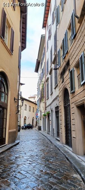 [P02] Străduțe în Florența. » foto by tata123 🔱
 - 
<span class="allrVoted glyphicon glyphicon-heart hidden" id="av1502161"></span>
<a class="m-l-10 hidden" id="sv1502161" onclick="voting_Foto_DelVot(,1502161,1230)" role="button">șterge vot <span class="glyphicon glyphicon-remove"></span></a>
<a id="v91502161" class=" c-red"  onclick="voting_Foto_SetVot(1502161)" role="button"><span class="glyphicon glyphicon-heart-empty"></span> <b>LIKE</b> = Votează poza</a> <img class="hidden"  id="f1502161W9" src="/imagini/loader.gif" border="0" /><span class="AjErrMes hidden" id="e1502161ErM"></span>