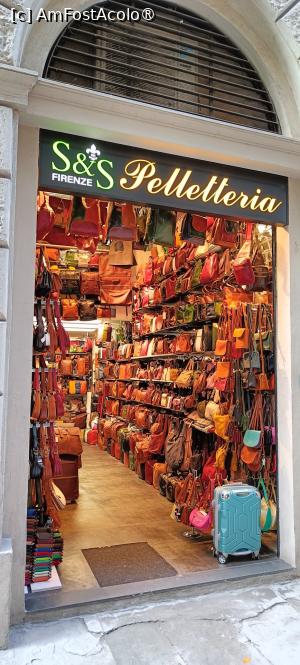 [P20] Magazin cu produse confecționate din piele. » foto by tata123 🔱
 - 
<span class="allrVoted glyphicon glyphicon-heart hidden" id="av1502179"></span>
<a class="m-l-10 hidden" id="sv1502179" onclick="voting_Foto_DelVot(,1502179,1230)" role="button">șterge vot <span class="glyphicon glyphicon-remove"></span></a>
<a id="v91502179" class=" c-red"  onclick="voting_Foto_SetVot(1502179)" role="button"><span class="glyphicon glyphicon-heart-empty"></span> <b>LIKE</b> = Votează poza</a> <img class="hidden"  id="f1502179W9" src="/imagini/loader.gif" border="0" /><span class="AjErrMes hidden" id="e1502179ErM"></span>