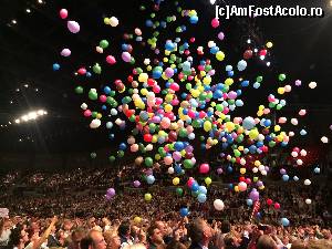 [P22] Spectacolul se termină cu multe baloane multicolore...  » foto by Larissa
 - 
<span class="allrVoted glyphicon glyphicon-heart hidden" id="av602273"></span>
<a class="m-l-10 hidden" id="sv602273" onclick="voting_Foto_DelVot(,602273,1275)" role="button">șterge vot <span class="glyphicon glyphicon-remove"></span></a>
<a id="v9602273" class=" c-red"  onclick="voting_Foto_SetVot(602273)" role="button"><span class="glyphicon glyphicon-heart-empty"></span> <b>LIKE</b> = Votează poza</a> <img class="hidden"  id="f602273W9" src="/imagini/loader.gif" border="0" /><span class="AjErrMes hidden" id="e602273ErM"></span>