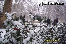 [P23] In parcul castelului Vajdahunyad- Cronicarul Anonymus din sec. al XII-lea.Se spune ca vei avea noroc de-i atingi stiloul... » foto by Alina53
 - 
<span class="allrVoted glyphicon glyphicon-heart hidden" id="av173709"></span>
<a class="m-l-10 hidden" id="sv173709" onclick="voting_Foto_DelVot(,173709,1275)" role="button">șterge vot <span class="glyphicon glyphicon-remove"></span></a>
<a id="v9173709" class=" c-red"  onclick="voting_Foto_SetVot(173709)" role="button"><span class="glyphicon glyphicon-heart-empty"></span> <b>LIKE</b> = Votează poza</a> <img class="hidden"  id="f173709W9" src="/imagini/loader.gif" border="0" /><span class="AjErrMes hidden" id="e173709ErM"></span>