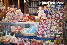 [P04] Piata Vorosmarty- la una din cabanute figuri zambarete te invita sa le iei acasa » foto by Alina53
 - 
<span class="allrVoted glyphicon glyphicon-heart hidden" id="av173690"></span>
<a class="m-l-10 hidden" id="sv173690" onclick="voting_Foto_DelVot(,173690,1275)" role="button">șterge vot <span class="glyphicon glyphicon-remove"></span></a>
<a id="v9173690" class=" c-red"  onclick="voting_Foto_SetVot(173690)" role="button"><span class="glyphicon glyphicon-heart-empty"></span> <b>LIKE</b> = Votează poza</a> <img class="hidden"  id="f173690W9" src="/imagini/loader.gif" border="0" /><span class="AjErrMes hidden" id="e173690ErM"></span>