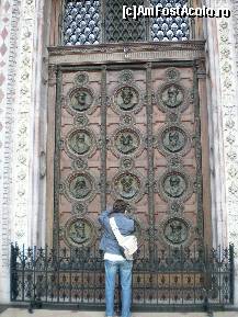 [P07] Basilica Sf Stefan - usa principala. » foto by presario
 - 
<span class="allrVoted glyphicon glyphicon-heart hidden" id="av141906"></span>
<a class="m-l-10 hidden" id="sv141906" onclick="voting_Foto_DelVot(,141906,1275)" role="button">șterge vot <span class="glyphicon glyphicon-remove"></span></a>
<a id="v9141906" class=" c-red"  onclick="voting_Foto_SetVot(141906)" role="button"><span class="glyphicon glyphicon-heart-empty"></span> <b>LIKE</b> = Votează poza</a> <img class="hidden"  id="f141906W9" src="/imagini/loader.gif" border="0" /><span class="AjErrMes hidden" id="e141906ErM"></span>