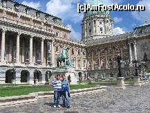 [P10] mirelutza cu sotul ei in fata Palatului Regal. » foto by mirelutza
 - 
<span class="allrVoted glyphicon glyphicon-heart hidden" id="av146263"></span>
<a class="m-l-10 hidden" id="sv146263" onclick="voting_Foto_DelVot(,146263,1275)" role="button">șterge vot <span class="glyphicon glyphicon-remove"></span></a>
<a id="v9146263" class=" c-red"  onclick="voting_Foto_SetVot(146263)" role="button"><span class="glyphicon glyphicon-heart-empty"></span> <b>LIKE</b> = Votează poza</a> <img class="hidden"  id="f146263W9" src="/imagini/loader.gif" border="0" /><span class="AjErrMes hidden" id="e146263ErM"></span>