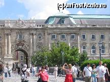 [P09] In bluza rosie e georgiana pe care o iubesc si care impreuna cu sotul ei au dat mai multa frumusete excursiei. Imagine alta aripa Palat Regal. » foto by mirelutza
 - 
<span class="allrVoted glyphicon glyphicon-heart hidden" id="av146260"></span>
<a class="m-l-10 hidden" id="sv146260" onclick="voting_Foto_DelVot(,146260,1275)" role="button">șterge vot <span class="glyphicon glyphicon-remove"></span></a>
<a id="v9146260" class=" c-red"  onclick="voting_Foto_SetVot(146260)" role="button"><span class="glyphicon glyphicon-heart-empty"></span> <b>LIKE</b> = Votează poza</a> <img class="hidden"  id="f146260W9" src="/imagini/loader.gif" border="0" /><span class="AjErrMes hidden" id="e146260ErM"></span>