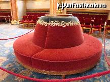 [P41] Budapesta,Palatul Parlamentului:poftiți degeaba să vă odihniți aici ! Canapelele circulare din foaier sunt doar pentru decor,ca și scaunele din fundal,după cum se vede! » foto by mariana.olaru
 - 
<span class="allrVoted glyphicon glyphicon-heart hidden" id="av199258"></span>
<a class="m-l-10 hidden" id="sv199258" onclick="voting_Foto_DelVot(,199258,1275)" role="button">șterge vot <span class="glyphicon glyphicon-remove"></span></a>
<a id="v9199258" class=" c-red"  onclick="voting_Foto_SetVot(199258)" role="button"><span class="glyphicon glyphicon-heart-empty"></span> <b>LIKE</b> = Votează poza</a> <img class="hidden"  id="f199258W9" src="/imagini/loader.gif" border="0" /><span class="AjErrMes hidden" id="e199258ErM"></span>