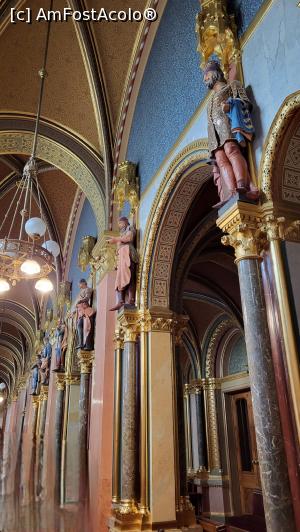 [P17] Unul dintre cele mai frumoase  coridoare este cel al salii de sedinte care a apartinut Camerei Superioare, pe care vedem statui de pirogranit cu figuri care simbolizeaza mestesugurile acelor vremuri. » foto by geani anto
 - 
<span class="allrVoted glyphicon glyphicon-heart hidden" id="av1326271"></span>
<a class="m-l-10 hidden" id="sv1326271" onclick="voting_Foto_DelVot(,1326271,1275)" role="button">șterge vot <span class="glyphicon glyphicon-remove"></span></a>
<a id="v91326271" class=" c-red"  onclick="voting_Foto_SetVot(1326271)" role="button"><span class="glyphicon glyphicon-heart-empty"></span> <b>LIKE</b> = Votează poza</a> <img class="hidden"  id="f1326271W9" src="/imagini/loader.gif" border="0" /><span class="AjErrMes hidden" id="e1326271ErM"></span>