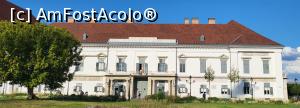 [P12] <strong>Palatul S&aacute;ndor</strong> este resedinta oficiala a presedintelui Ungariei si poate fi admirat doar de la distanta, pe exterior. A fost grav avariat in 1944 si aproape in intregime reconstruit dupa al Doilea Razboi Mondial. » foto by geani anto
 - 
<span class="allrVoted glyphicon glyphicon-heart hidden" id="av1330716"></span>
<a class="m-l-10 hidden" id="sv1330716" onclick="voting_Foto_DelVot(,1330716,1275)" role="button">șterge vot <span class="glyphicon glyphicon-remove"></span></a>
<a id="v91330716" class=" c-red"  onclick="voting_Foto_SetVot(1330716)" role="button"><span class="glyphicon glyphicon-heart-empty"></span> <b>LIKE</b> = Votează poza</a> <img class="hidden"  id="f1330716W9" src="/imagini/loader.gif" border="0" /><span class="AjErrMes hidden" id="e1330716ErM"></span>