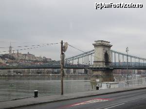 [P03] Podul cu lanțuri - Budapesta, fotografie din autovehicul.  » foto by tata123 🔱
 - 
<span class="allrVoted glyphicon glyphicon-heart hidden" id="av602550"></span>
<a class="m-l-10 hidden" id="sv602550" onclick="voting_Foto_DelVot(,602550,1275)" role="button">șterge vot <span class="glyphicon glyphicon-remove"></span></a>
<a id="v9602550" class=" c-red"  onclick="voting_Foto_SetVot(602550)" role="button"><span class="glyphicon glyphicon-heart-empty"></span> <b>LIKE</b> = Votează poza</a> <img class="hidden"  id="f602550W9" src="/imagini/loader.gif" border="0" /><span class="AjErrMes hidden" id="e602550ErM"></span>