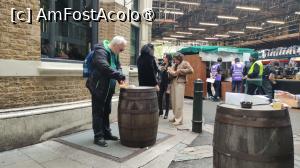 [P42] pauza de masa in Borough Market » foto by mihaelab
 - 
<span class="allrVoted glyphicon glyphicon-heart hidden" id="av1522741"></span>
<a class="m-l-10 hidden" id="sv1522741" onclick="voting_Foto_DelVot(,1522741,1570)" role="button">șterge vot <span class="glyphicon glyphicon-remove"></span></a>
<a id="v91522741" class=" c-red"  onclick="voting_Foto_SetVot(1522741)" role="button"><span class="glyphicon glyphicon-heart-empty"></span> <b>LIKE</b> = Votează poza</a> <img class="hidden"  id="f1522741W9" src="/imagini/loader.gif" border="0" /><span class="AjErrMes hidden" id="e1522741ErM"></span>