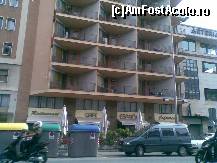 [P01] Faţada principala a hotelului Auto Hogar, dinspre bulevardul(Avinguda/Avenida) Paral.lel şi o mostra de ...circulaţie rutieră!(mai 2010) » foto by Zina
 - 
<span class="allrVoted glyphicon glyphicon-heart hidden" id="av86779"></span>
<a class="m-l-10 hidden" id="sv86779" onclick="voting_Foto_DelVot(,86779,1578)" role="button">șterge vot <span class="glyphicon glyphicon-remove"></span></a>
<a id="v986779" class=" c-red"  onclick="voting_Foto_SetVot(86779)" role="button"><span class="glyphicon glyphicon-heart-empty"></span> <b>LIKE</b> = Votează poza</a> <img class="hidden"  id="f86779W9" src="/imagini/loader.gif" border="0" /><span class="AjErrMes hidden" id="e86779ErM"></span>