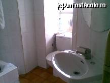 [P04] Băiţa, curată şi aerisită, strălucind mereu de curăţenie.Cam inghesuit vasul de wc, dar...totuşi, două stele, nu Hilton ! » foto by Zina
 - 
<span class="allrVoted glyphicon glyphicon-heart hidden" id="av86789"></span>
<a class="m-l-10 hidden" id="sv86789" onclick="voting_Foto_DelVot(,86789,1578)" role="button">șterge vot <span class="glyphicon glyphicon-remove"></span></a>
<a id="v986789" class=" c-red"  onclick="voting_Foto_SetVot(86789)" role="button"><span class="glyphicon glyphicon-heart-empty"></span> <b>LIKE</b> = Votează poza</a> <img class="hidden"  id="f86789W9" src="/imagini/loader.gif" border="0" /><span class="AjErrMes hidden" id="e86789ErM"></span>