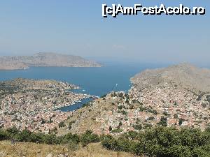 [P01] Cele doua parti ale orasului, dreapta Chorio, stanga Gialos Symi diferenta de nivel de 250-300 metrii.  » foto by claudiu 71
 - 
<span class="allrVoted glyphicon glyphicon-heart hidden" id="av693959"></span>
<a class="m-l-10 hidden" id="sv693959" onclick="voting_Foto_DelVot(,693959,1588)" role="button">șterge vot <span class="glyphicon glyphicon-remove"></span></a>
<a id="v9693959" class=" c-red"  onclick="voting_Foto_SetVot(693959)" role="button"><span class="glyphicon glyphicon-heart-empty"></span> <b>LIKE</b> = Votează poza</a> <img class="hidden"  id="f693959W9" src="/imagini/loader.gif" border="0" /><span class="AjErrMes hidden" id="e693959ErM"></span>