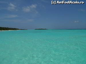 [P10] vedere stânga cu insula Tholhifushi » foto by barbu minel
 - 
<span class="allrVoted glyphicon glyphicon-heart hidden" id="av519051"></span>
<a class="m-l-10 hidden" id="sv519051" onclick="voting_Foto_DelVot(,519051,1589)" role="button">șterge vot <span class="glyphicon glyphicon-remove"></span></a>
<a id="v9519051" class=" c-red"  onclick="voting_Foto_SetVot(519051)" role="button"><span class="glyphicon glyphicon-heart-empty"></span> <b>LIKE</b> = Votează poza</a> <img class="hidden"  id="f519051W9" src="/imagini/loader.gif" border="0" /><span class="AjErrMes hidden" id="e519051ErM"></span>