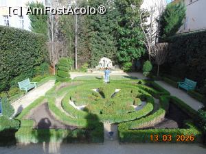 [P37] Centrul de arta Caumont, gradina de jos » foto by Yolanda
 - 
<span class="allrVoted glyphicon glyphicon-heart hidden" id="av1526438"></span>
<a class="m-l-10 hidden" id="sv1526438" onclick="voting_Foto_DelVot(,1526438,1628)" role="button">șterge vot <span class="glyphicon glyphicon-remove"></span></a>
<a id="v91526438" class=" c-red"  onclick="voting_Foto_SetVot(1526438)" role="button"><span class="glyphicon glyphicon-heart-empty"></span> <b>LIKE</b> = Votează poza</a> <img class="hidden"  id="f1526438W9" src="/imagini/loader.gif" border="0" /><span class="AjErrMes hidden" id="e1526438ErM"></span>