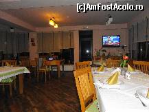 [P18] restaurantul pensiunii » foto by cosminp
 - 
<span class="allrVoted glyphicon glyphicon-heart hidden" id="av200071"></span>
<a class="m-l-10 hidden" id="sv200071" onclick="voting_Foto_DelVot(,200071,1656)" role="button">șterge vot <span class="glyphicon glyphicon-remove"></span></a>
<a id="v9200071" class=" c-red"  onclick="voting_Foto_SetVot(200071)" role="button"><span class="glyphicon glyphicon-heart-empty"></span> <b>LIKE</b> = Votează poza</a> <img class="hidden"  id="f200071W9" src="/imagini/loader.gif" border="0" /><span class="AjErrMes hidden" id="e200071ErM"></span>