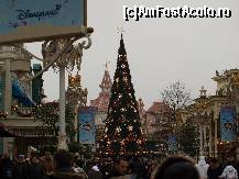 [P06] desi cerul e plumburiu, parcul e plin » foto by roth
 - 
<span class="allrVoted glyphicon glyphicon-heart hidden" id="av174203"></span>
<a class="m-l-10 hidden" id="sv174203" onclick="voting_Foto_DelVot(,174203,1684)" role="button">șterge vot <span class="glyphicon glyphicon-remove"></span></a>
<a id="v9174203" class=" c-red"  onclick="voting_Foto_SetVot(174203)" role="button"><span class="glyphicon glyphicon-heart-empty"></span> <b>LIKE</b> = Votează poza</a> <img class="hidden"  id="f174203W9" src="/imagini/loader.gif" border="0" /><span class="AjErrMes hidden" id="e174203ErM"></span>