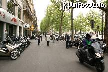 [P14] Magazine de motociclete, si un motociclist pe trotuar...dar trotuarul e cat o strada cu trei benzi..la ei » foto by liviadavidescu
 - 
<span class="allrVoted glyphicon glyphicon-heart hidden" id="av152989"></span>
<a class="m-l-10 hidden" id="sv152989" onclick="voting_Foto_DelVot(,152989,1684)" role="button">șterge vot <span class="glyphicon glyphicon-remove"></span></a>
<a id="v9152989" class=" c-red"  onclick="voting_Foto_SetVot(152989)" role="button"><span class="glyphicon glyphicon-heart-empty"></span> <b>LIKE</b> = Votează poza</a> <img class="hidden"  id="f152989W9" src="/imagini/loader.gif" border="0" /><span class="AjErrMes hidden" id="e152989ErM"></span>