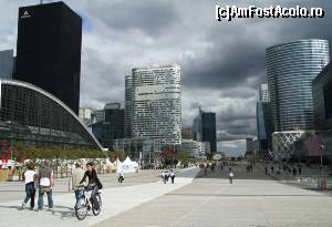 [P04] La Defence - cartierul financiar din Paris » foto by Iulian-007
 - 
<span class="allrVoted glyphicon glyphicon-heart hidden" id="av500733"></span>
<a class="m-l-10 hidden" id="sv500733" onclick="voting_Foto_DelVot(,500733,1684)" role="button">șterge vot <span class="glyphicon glyphicon-remove"></span></a>
<a id="v9500733" class=" c-red"  onclick="voting_Foto_SetVot(500733)" role="button"><span class="glyphicon glyphicon-heart-empty"></span> <b>LIKE</b> = Votează poza</a> <img class="hidden"  id="f500733W9" src="/imagini/loader.gif" border="0" /><span class="AjErrMes hidden" id="e500733ErM"></span>
